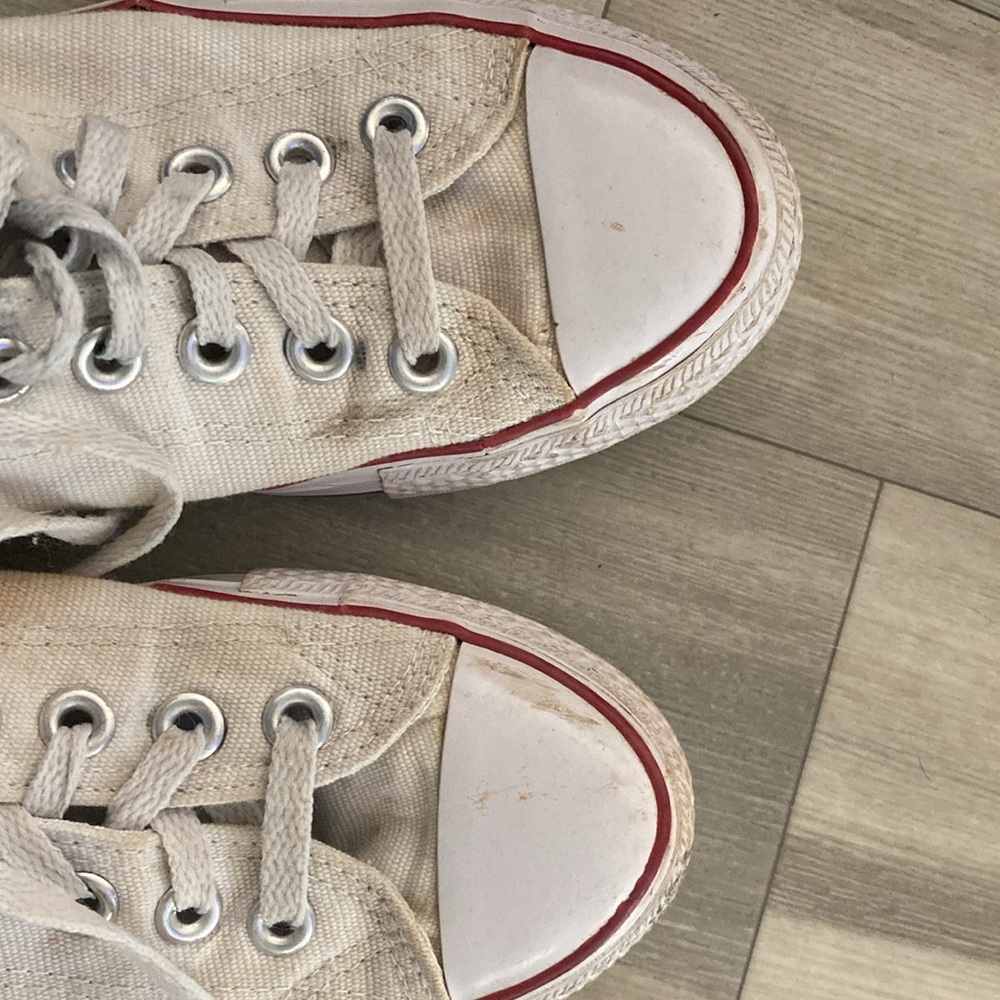 Converses - Picture 3 of 4